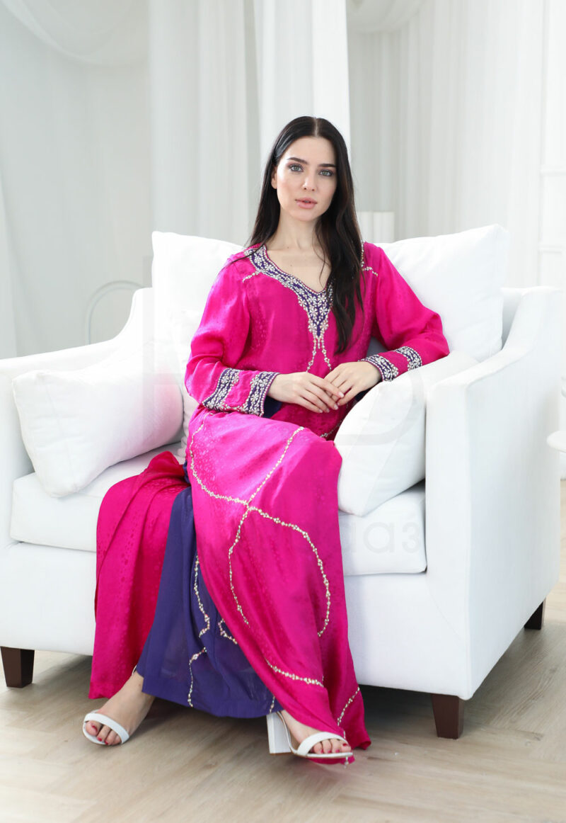 Vibrant Fuchsia Kaftan with Embroidered Detailing - Image 3